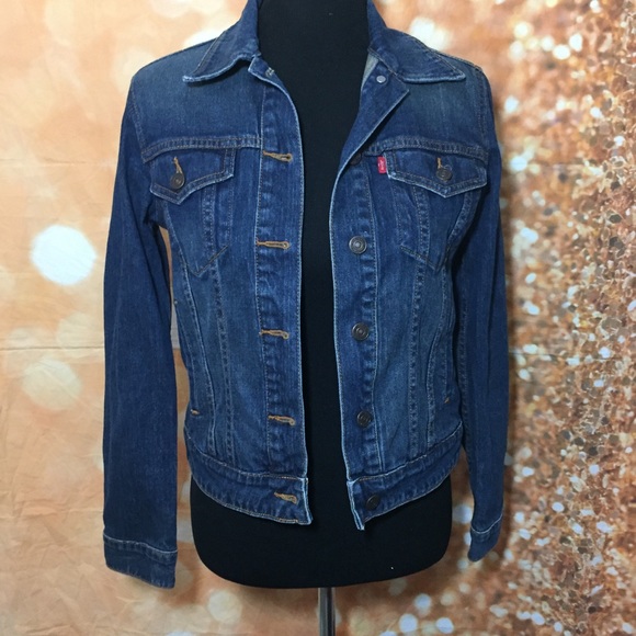 Levi’s dark wash denim jacket women’s small